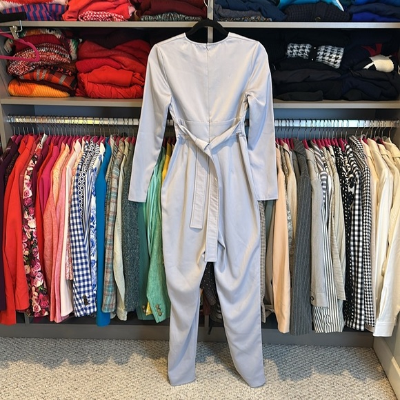 Missguided pale bluish purple long sleeve deep v waist tie jumpsuit size 8 NWT - Picture 3 of 3